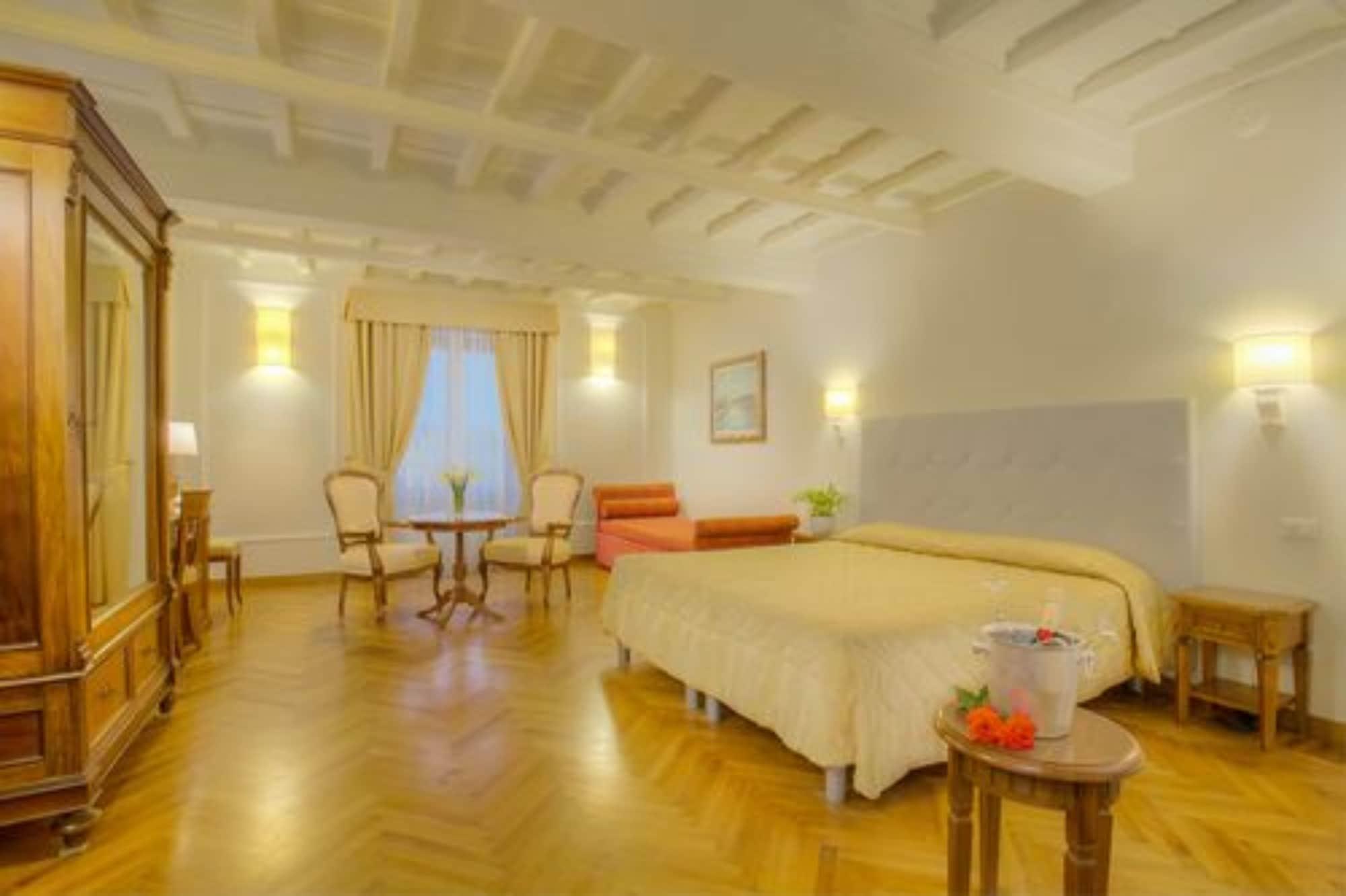 Hotel Bretagna Heritage - Alfieri Collezione Floransa Dış mekan fotoğraf