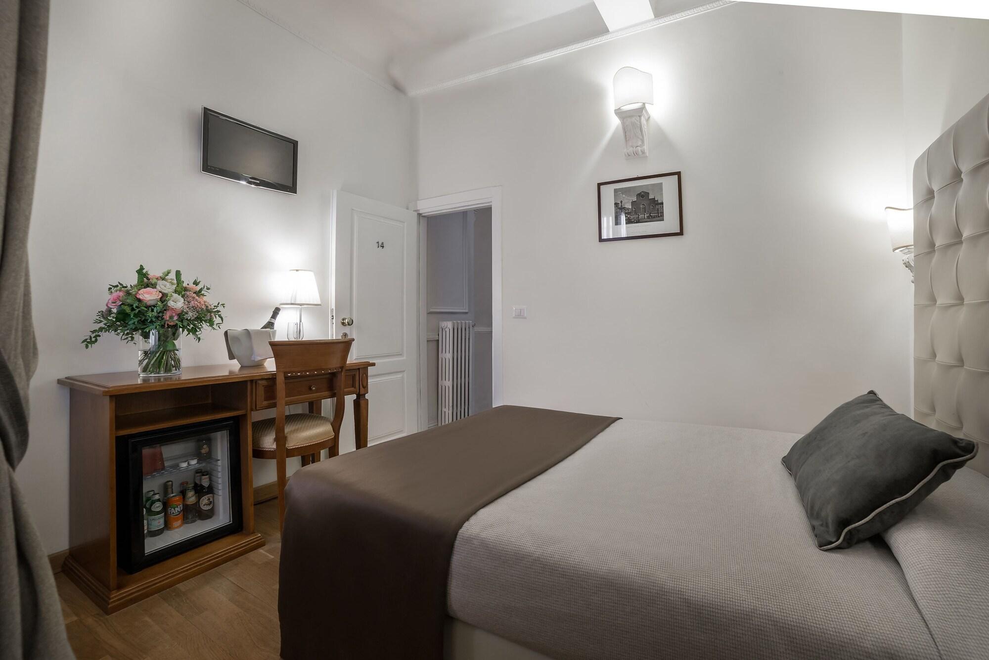 Hotel Bretagna Heritage - Alfieri Collezione Floransa Dış mekan fotoğraf