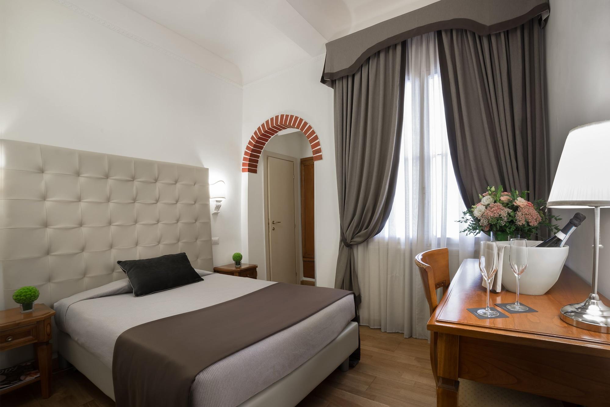 Hotel Bretagna Heritage - Alfieri Collezione Floransa Dış mekan fotoğraf