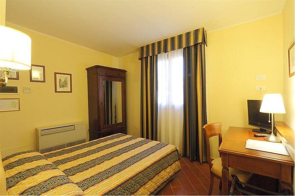 Hotel Bretagna Heritage - Alfieri Collezione Floransa Dış mekan fotoğraf