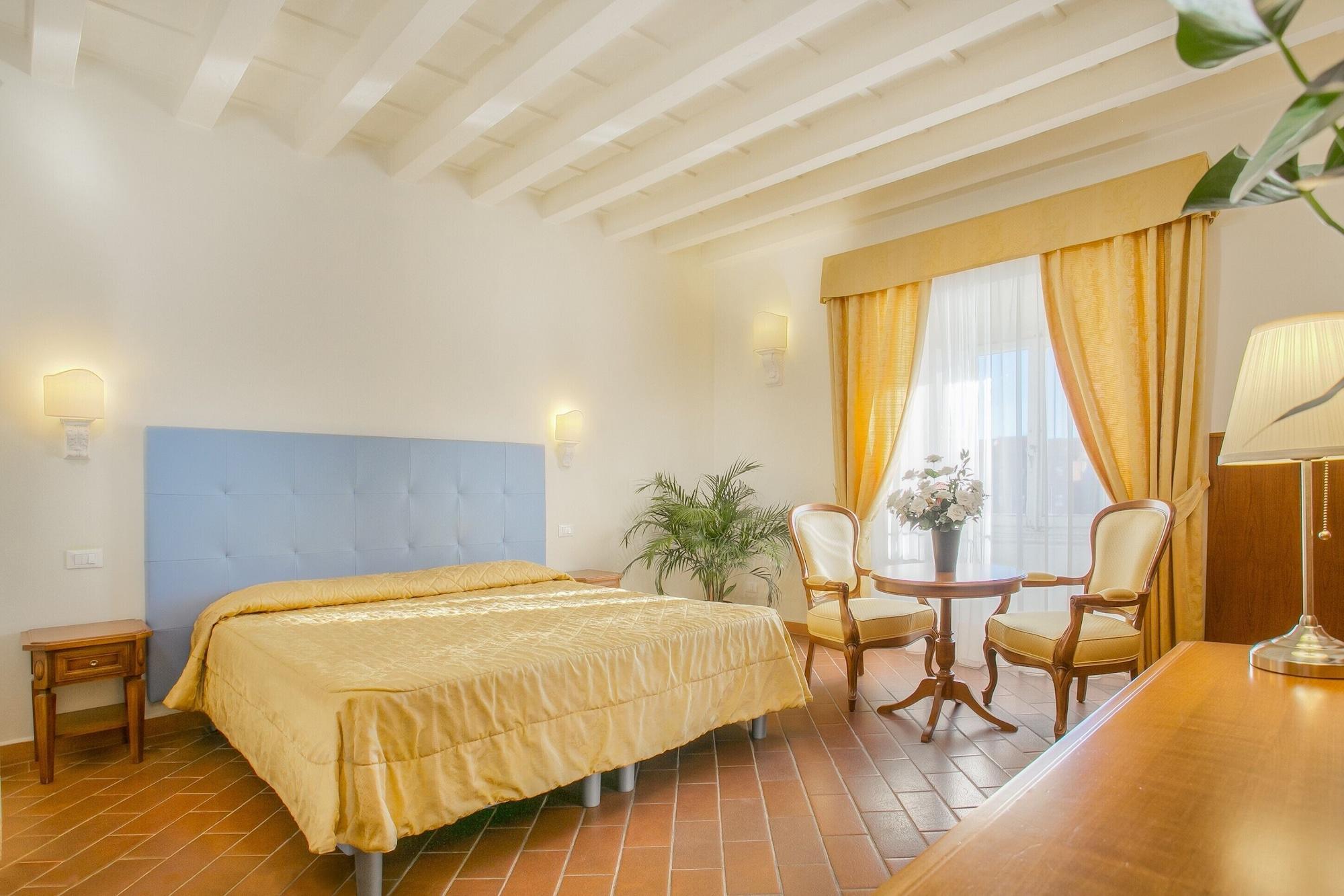 Hotel Bretagna Heritage - Alfieri Collezione Floransa Dış mekan fotoğraf