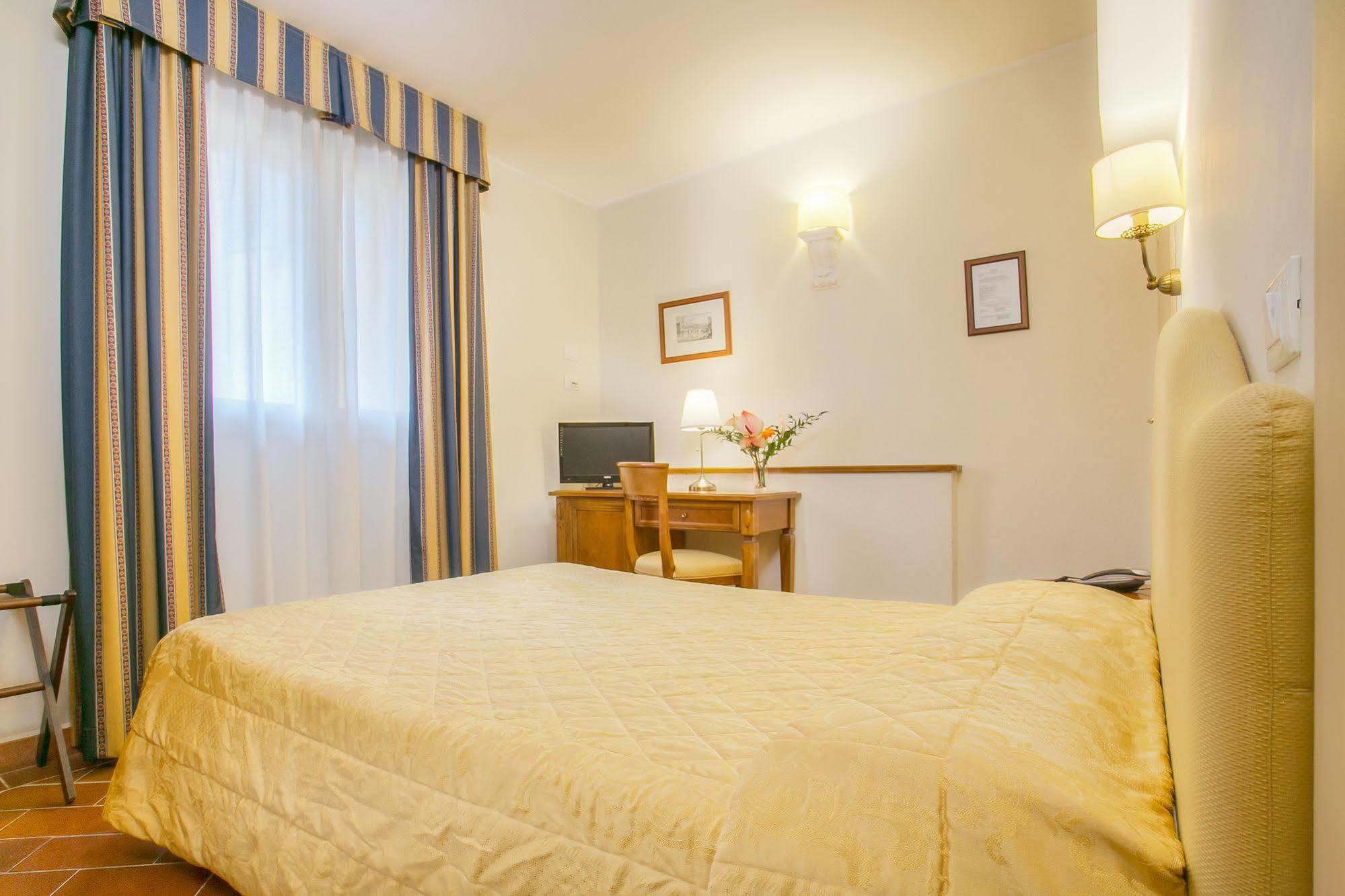 Hotel Bretagna Heritage - Alfieri Collezione Floransa Dış mekan fotoğraf